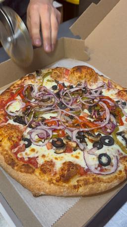 Rockefeller Center Veggie Pizza
